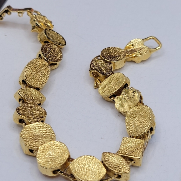 14K GP VINTAGE CAMEO BRACELET MULTI STONES & PEARLS 8"IN
, NEW WITH OUT TAG - Picture 7 of 11